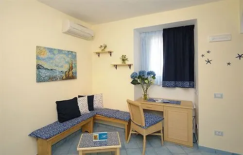 **  Sharon House Hotel Amalfi Olaszország